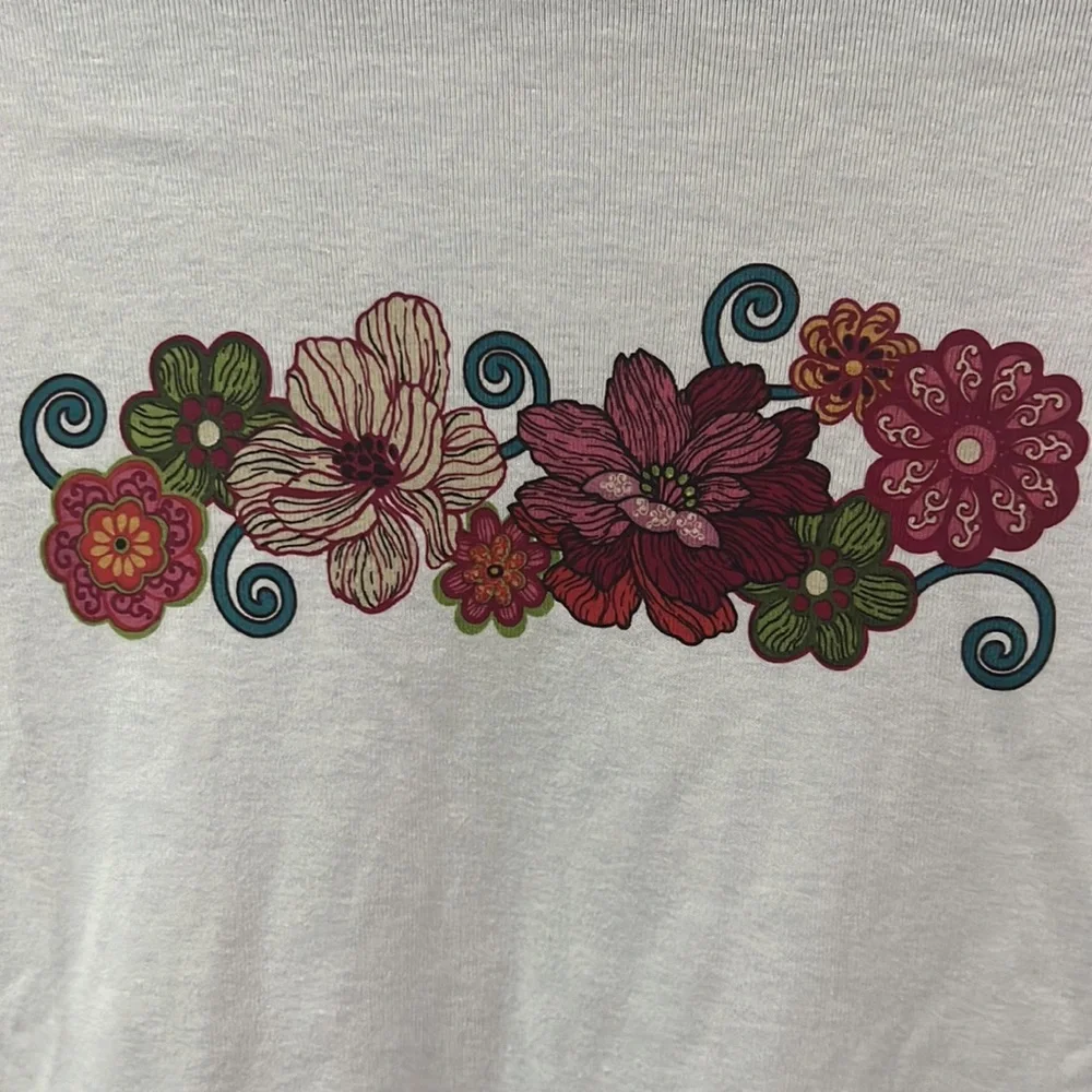 NWT Vera Bradley long sleeve t shirt - Picture 2 of 8